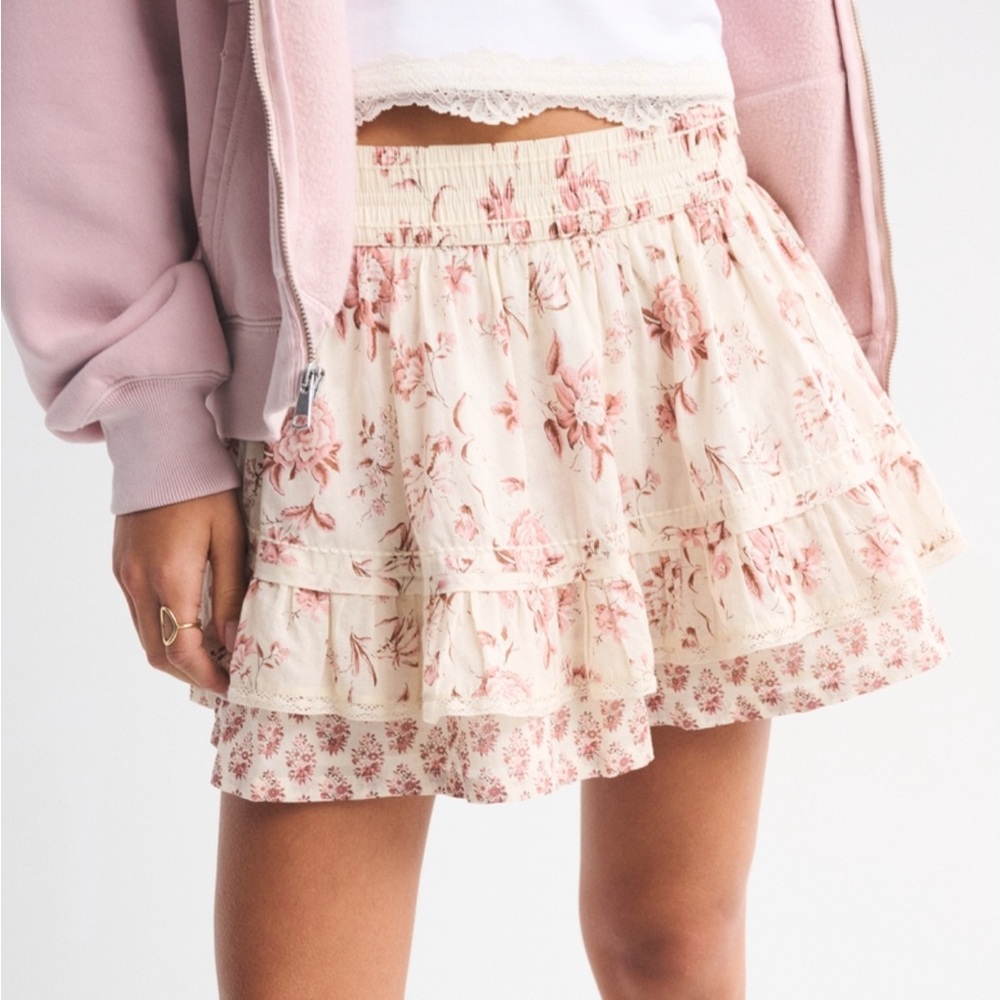 A&F High Rise Lace-Trim Ruffle Mini Skort XS - Picture 2 of 5